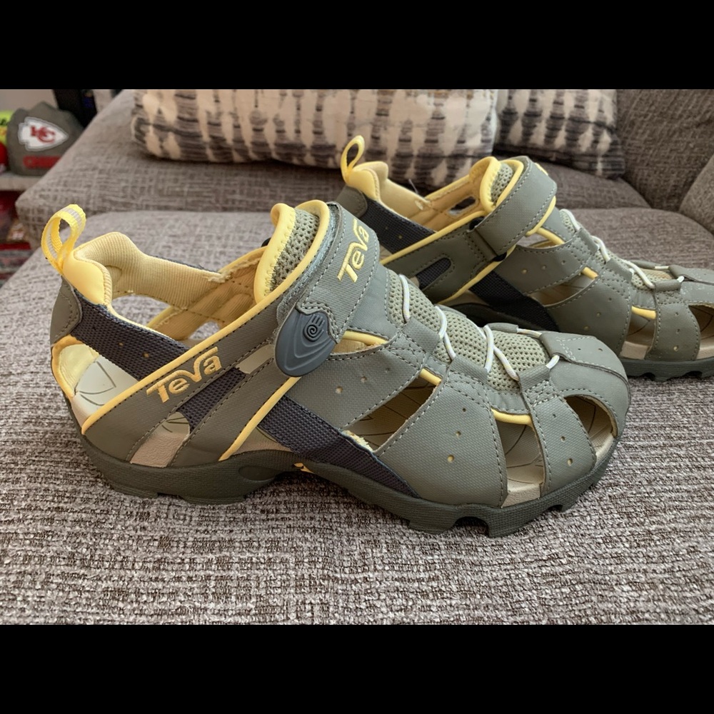 Women’s Teva Sandals - size 8